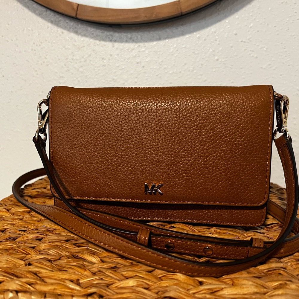 Michael Kors crossbody cellphone purse